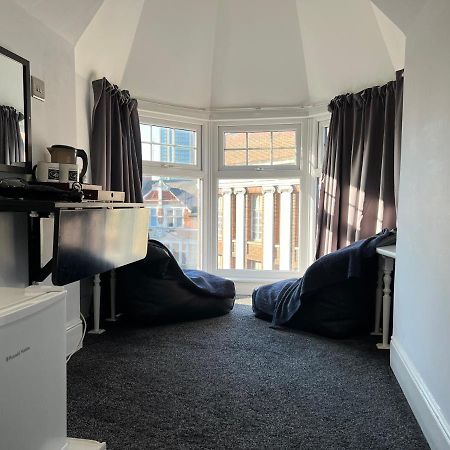 Hotel Addison House Woking Zewnętrze zdjęcie