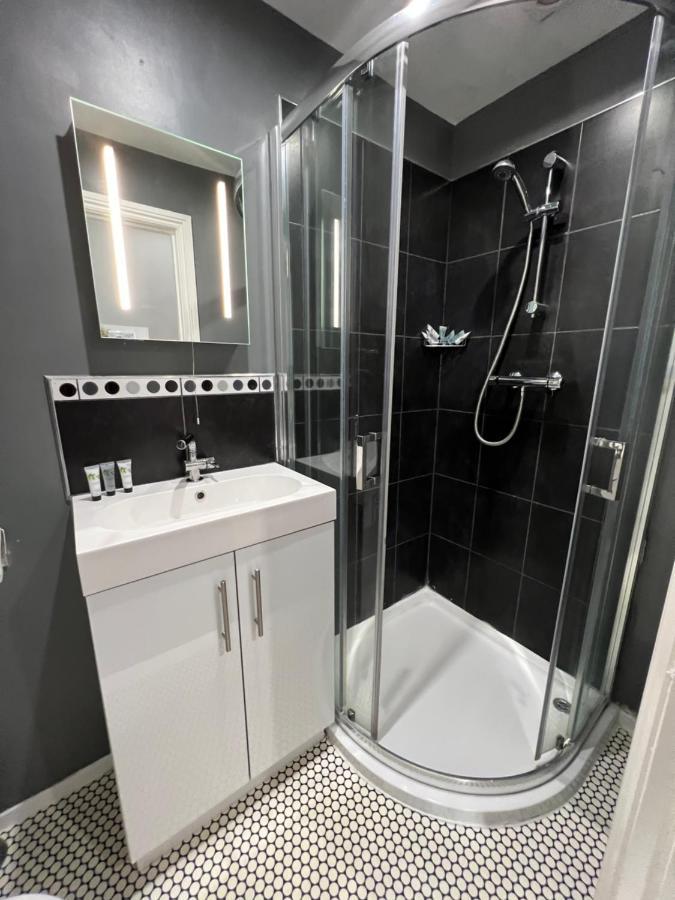 Hotel Addison House Woking Zewnętrze zdjęcie