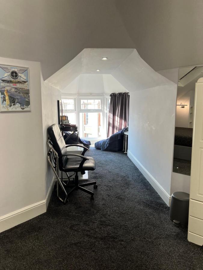 Hotel Addison House Woking Zewnętrze zdjęcie